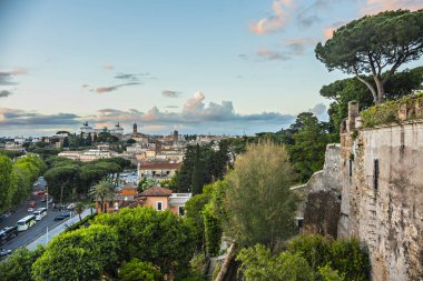 Rome, İtalya - 2018 olabilir: Muhteşem günbatımı portakal Bahçe (Jardin de los naranjos), güzel bir Roma kenti, İtalya görüntülemek