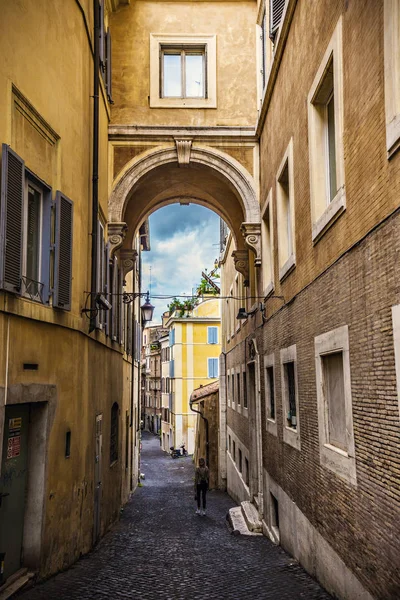 Rome Italy May 2018 Roman Architecture Archway Narrow Street Center — Stock Photo, Image