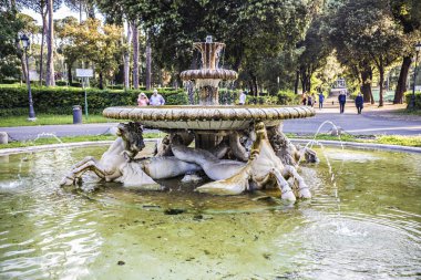 Rome, İtalya - 2018 olabilir: park, İtalyan mimarisi çeşme, Çeşme, Roma, İtalya'nın merkezi dökülen su 