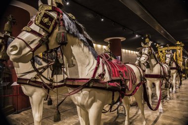 Vatikan - Haziran 2018: Papa Vatikan Müzesi, Roma, İtalya, yaldızlı taşınması