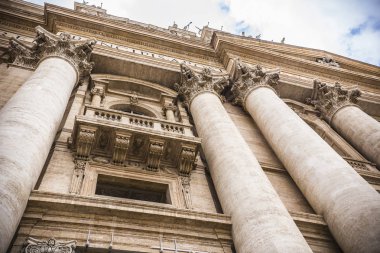 Vatikan - Haziran 2018: St. Peter's Basilica, cephe, yapı Vatikan, Roma içine giriş