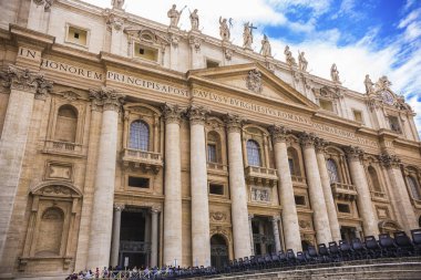 Vatikan - Haziran 2018: St. Peter's Basilica, cephe, yapı Vatikan, Roma içine giriş