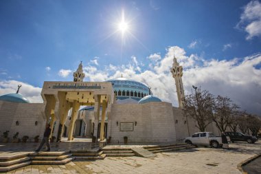Amman, Ürdün - Mart 2019: Kral Abdullah Camii Önden Görünüm güneşli, Jordan