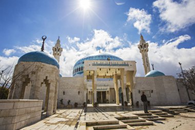 Amman, Ürdün - Mart 2019: Kral Abdullah Camii Önden Görünüm güneşli, Jordan
