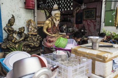 Kaosan Yolu, Bangkok, Tayland 'da fast food. Bangkok, Tayland 'da açık mutfak.