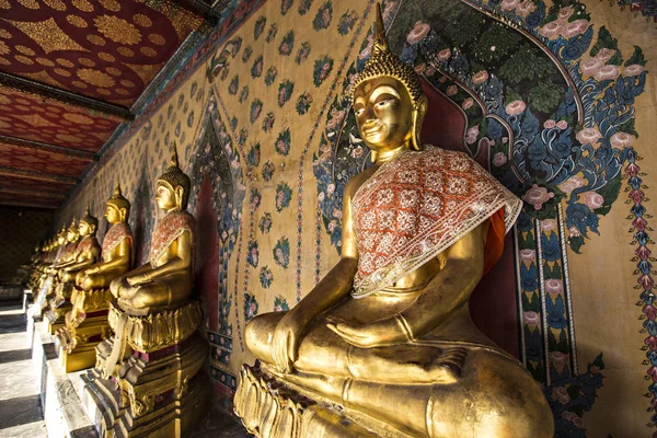 Bangkok Tailandia Marzo 2019 Estatuas Buda Oro Templo Wat Arun —  Fotos de Stock