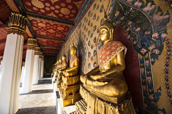 Bangkok Thaiföld Március 2019 Golden Buddha Szobrok Wat Arun Templom — Stock Fotó
