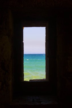 Sidon 'un Deniz Kalesi' nden deniz manzarası Haçlılar tarafından 13. yüzyılda Lübnan 'ın kutsal bir kalesi olarak inşa edilmiş.