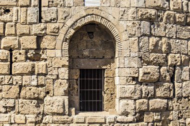 Saida, Lübnan - Ekim 2018: On üçüncü yüzyılda haçlılar tarafından kutsal topraklar, Lübnan'ın kalesi olarak inşa edilen Sidon Deniz Kalesi'nin görünümü