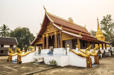 Luang Prabang, Laos - Nisan 2019: Luang Prabang, Laos'taki Geleneksel Laos Budist tapınağı