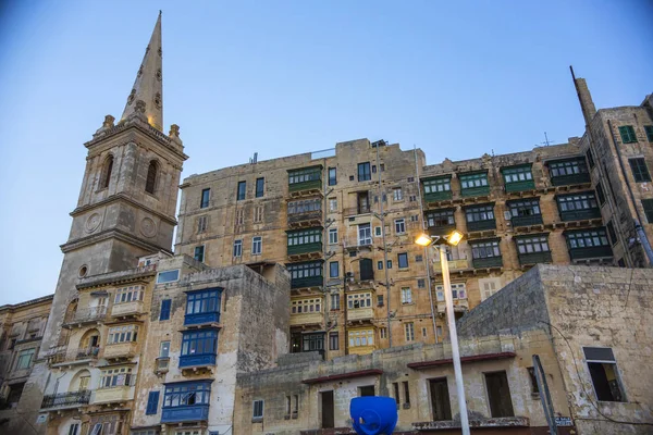 Valletta Malta Wrzesień 2018 Tradycyjna Maltańska Architektura Dom Drewnianymi Kolorowymi — Zdjęcie stockowe