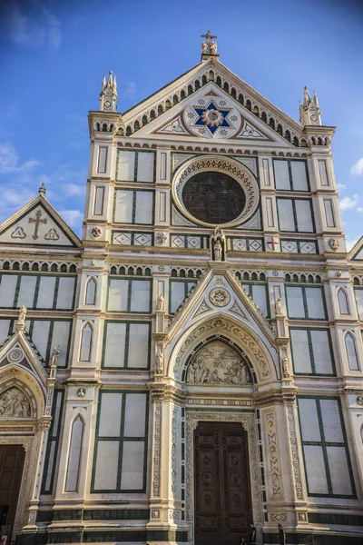 Floransa, İtalya - Ekim 2018: Kutsal Haç Kilisesi'nin cephe görünümü (Santa Croce) Floransa, İtalya