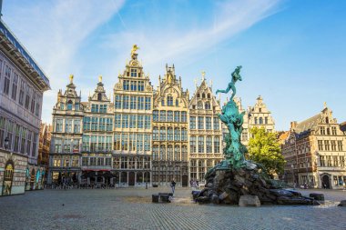 Anvers, Belçika - Mayıs 2019: Brabo Fountain, Anvers Grote Markt'ın merkezinde, Belçika