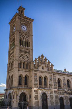 TOLEDO, İspanya - Haziran 2018 Toledo, İspanya 'daki Toledo tren istasyonu, mimar Narciso Clavera y de Palacios tarafından tasarlandı.
