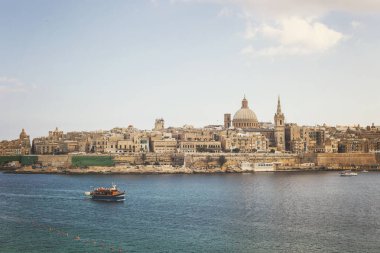 La Valletta 'nın havadan görünüşü, liman manzaralı ve geleneksel Malta mimarisi, Malta