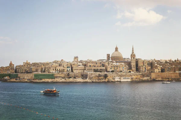 La Valletta 'nın havadan görünüşü, liman manzaralı ve geleneksel Malta mimarisi, Malta