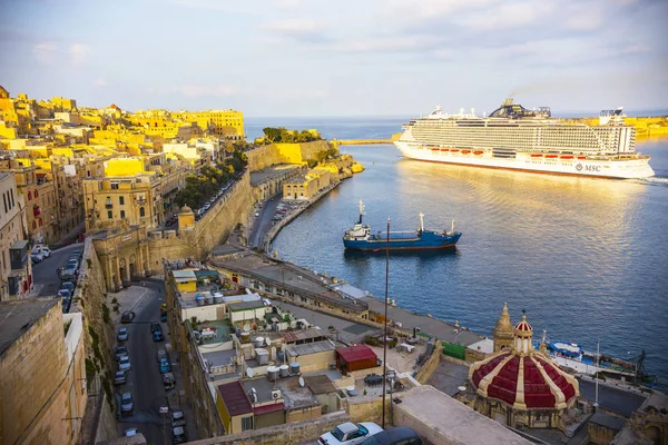 La Valletta, Malta - Ekim 2018: Grand Harbour'un havadan görünümü - Valletta Limanı, Malta