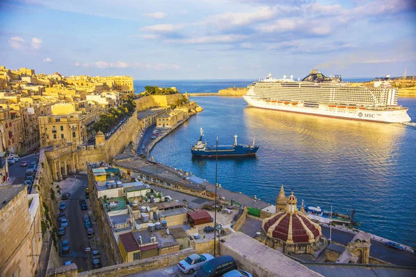 La Valletta, Malta - Ekim 2018: Grand Harbour'un havadan görünümü - Valletta Limanı, Malta