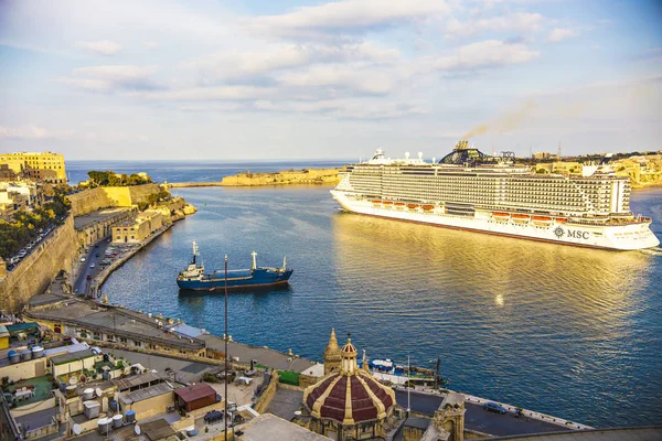 La Valletta, Malta - Ekim 2018: Grand Harbour'un havadan görünümü - Valletta Limanı, Malta