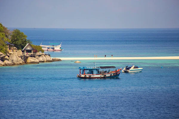 タオ島 2019年4月 海のボート ナンユアン島の景色を望むタオ島のカメの水 — ストック写真