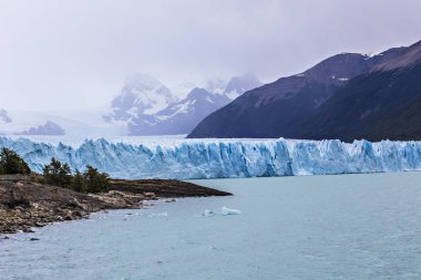 Arjantin, Patagonya 'daki Los Glaciers Ulusal Parkı' ndaki Perito Moreno Buzulu. Mavi buzul, antik buz, El Calafate, Patagonya