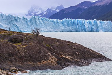 Los Glaciers Ulusal Parkı 'ndaki Perito Moreno Buzulu' ndaki buz mağarası manzarası, Patagonya Arjantin, Santa Cruz Eyaleti, Arjantin