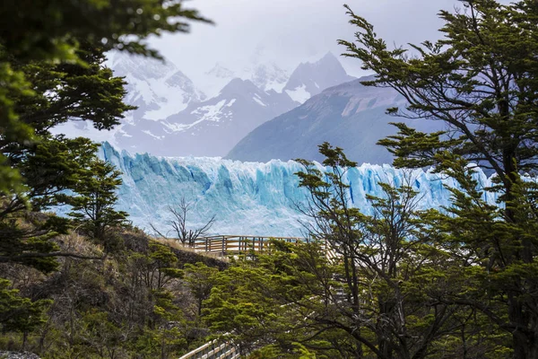Arjantin, Patagonya 'daki Los Glaciers Ulusal Parkı' ndaki Perito Moreno Buzulu. Mavi buzul, antik buz, El Calafate, Patagonya