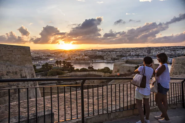 Valletta Malta September 2018 Hisnande Solnedgång Över Valletta Stad Malta — Stockfoto