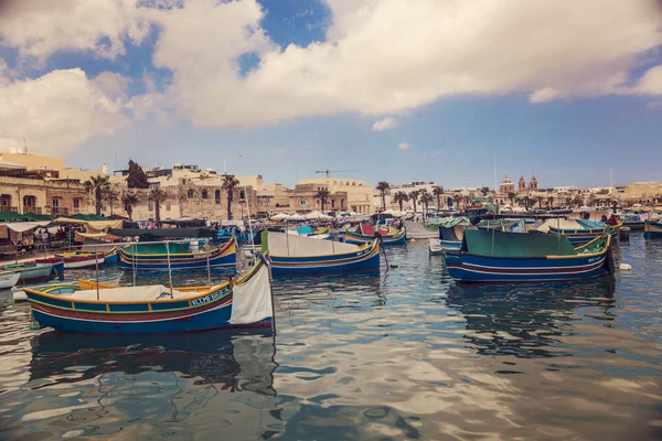 Marsaxlokk Malta September 2018 Färgglada Båtar Maltesiska Fiskebyn Marsaxlokk Malta — Stockfoto