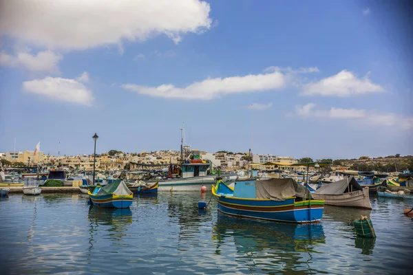 Marsaxlokk Malta Září 2018 Barevné Čluny Maltské Rybářské Vesnici Marsaxlokk — Stock fotografie