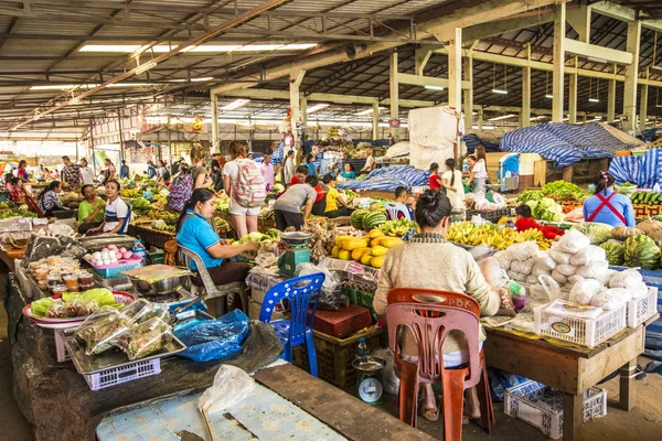 Luang Prabang Laos April 2019 Fruit Market Counter Piles Juicy — Stockfoto