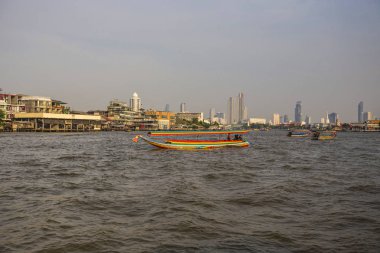 uzun tekneyle chao phraya nehrin Bangkok, Tayland