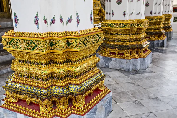 Bangkok Thailand April 2019 Vergoldetes Mosaik Den Tempelwänden Von Wat — Stockfoto