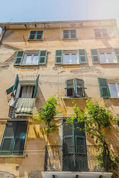 Старый Традиционный Итальянский Дом Деревянными Окнами Балконами Риомаджоре Чинкве Терре — стоковое фото