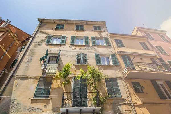 Ancienne Maison Traditionnelle Italienne Avec Fenêtres Balcons Bois Riomaggiore Cinque — Photo
