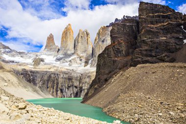 Patagonya Şili Torres del Paine Milli Parkı. Torres dağlarının fron turkuaz su gölü, Patagonya Şili