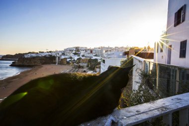 Albufeira üzerinde gün batımı eski kasaba, Algarve, Portekiz