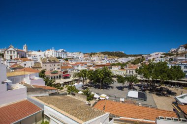 Albufeira üzerinde gün batımı eski kasaba, Algarve, Portekiz