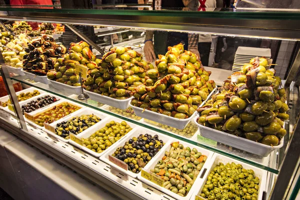 Escaparate Aceitunas Encurtidos Mercado San Miguel Madrid España — Foto de Stock