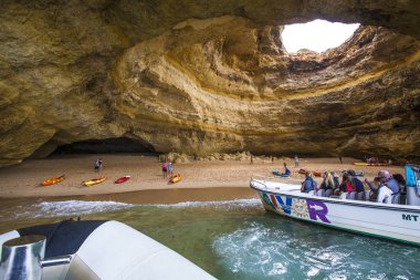 Lagos, Portekiz-Temmuz 2019: Binagil Grotto, Algarve