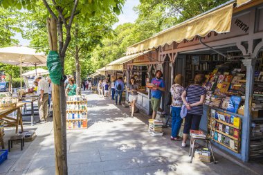 Madrid Kitap Pazarı en Paseo del Prado, İspanyolca kitaplar, Madrid, İspanya