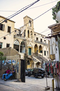 Tripoli, Lübnan-Ekim 2018: eski terk edilmiş bina, Trablus eski kentinde merdiven ile fabrika, Lübnan