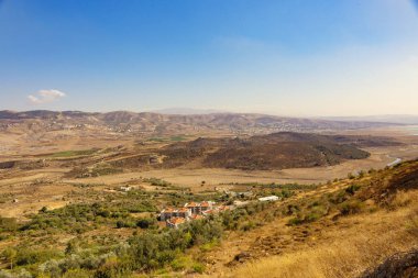 Bekaa Vadisi, manzara ve Lübnan 'ın kırsal kesiminin küçük bir kasabası, Bekaa vally, Lübnan
