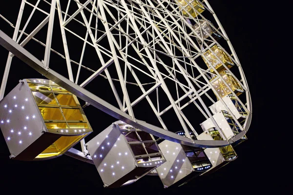 Fragment Eines Riesenrads Bei Nacht Riesenrad Der Nachtstadt Abgebaut — Stockfoto