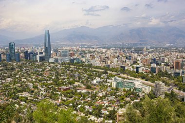 Santiago, Şili - Şubat 2019: San Cristbal Hill, Şili şehir merkezinden Santiago 'nun hava görüntüsü