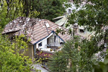 Santiago, Şili - Şubat 2019 Santiago de Şili 'deki evlerden birinde yaratıcı çatı terası. Santiago, Şili 'nin yerleşim bölgesi