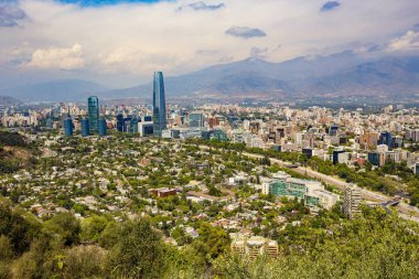 Santiago, Şili - Şubat 2019: San Cristbal Hill, Şili şehir merkezinden Santiago 'nun hava görüntüsü
