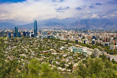 Santiago, Şili - Şubat 2019: San Cristbal Hill, Şili şehir merkezinden Santiago 'nun hava görüntüsü