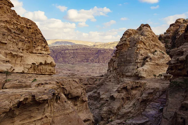 ロッキー砂岩の山の風景ヨルダンペトラ古代の町 ヨルダンの近くの砂漠 — ストック写真