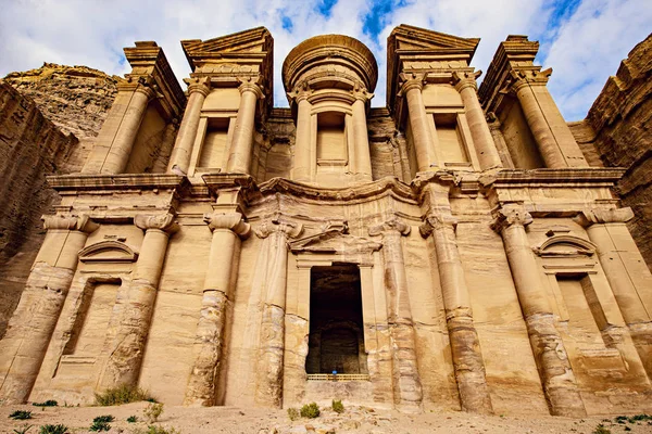 ペトラ ヨルダン 2019年3月 ヨルダンのペトラにある修道院寺院 — ストック写真